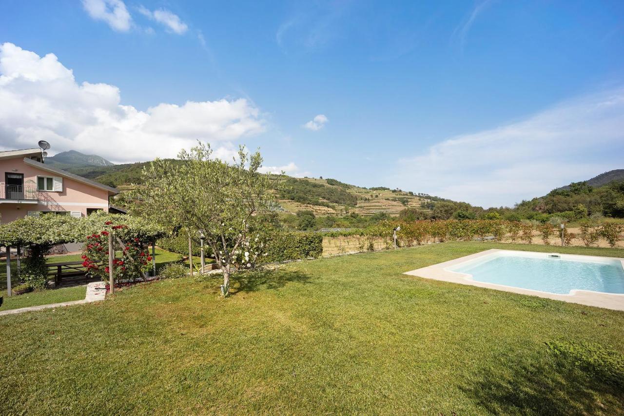 Mansarda Albero Verde Con Piscina Casanova Lerrone Exterior foto